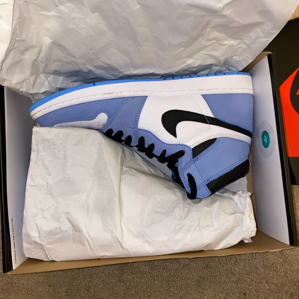 Air Jordan 1 University Blue